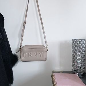 DKNY baby pink crossbody👛
